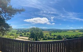 3 Bedroom Cottage With Hot Tub And Stunning Views